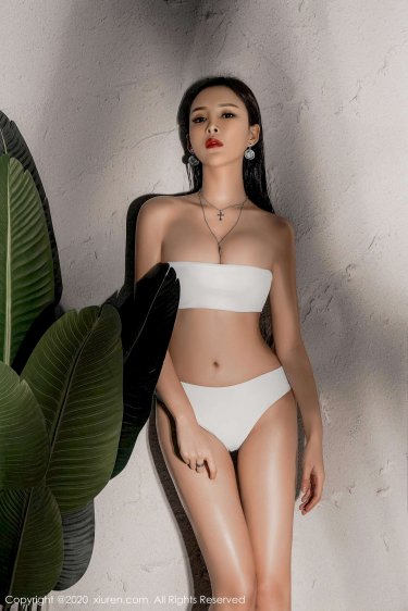男女打扑克牌